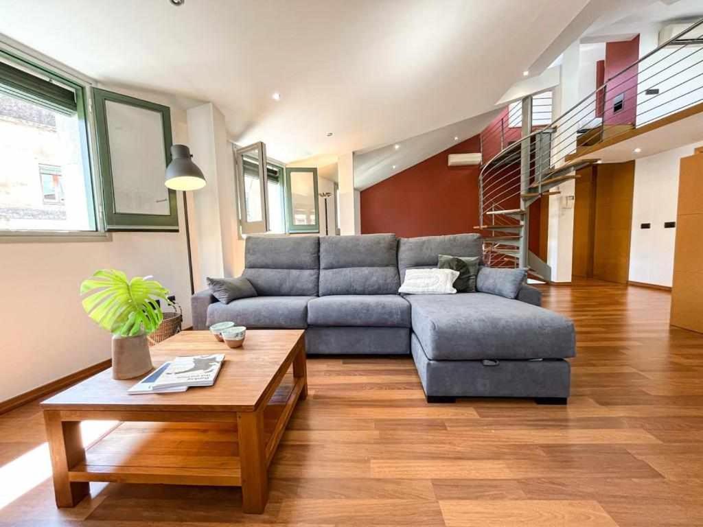 Apartamento Loft Cort Reial Atico In The Heart Of The Old Town Gerona